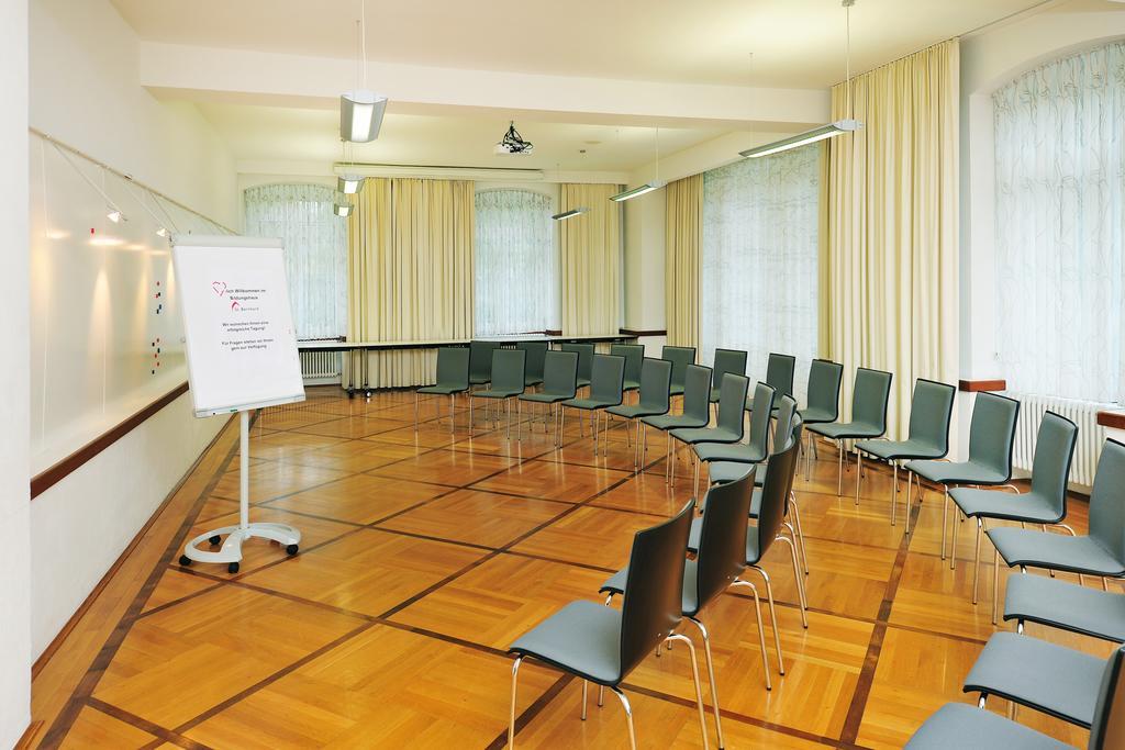 Отель Bildungshaus St. Bernhard - Wohnen Und Tagen Раштатт Экстерьер фото